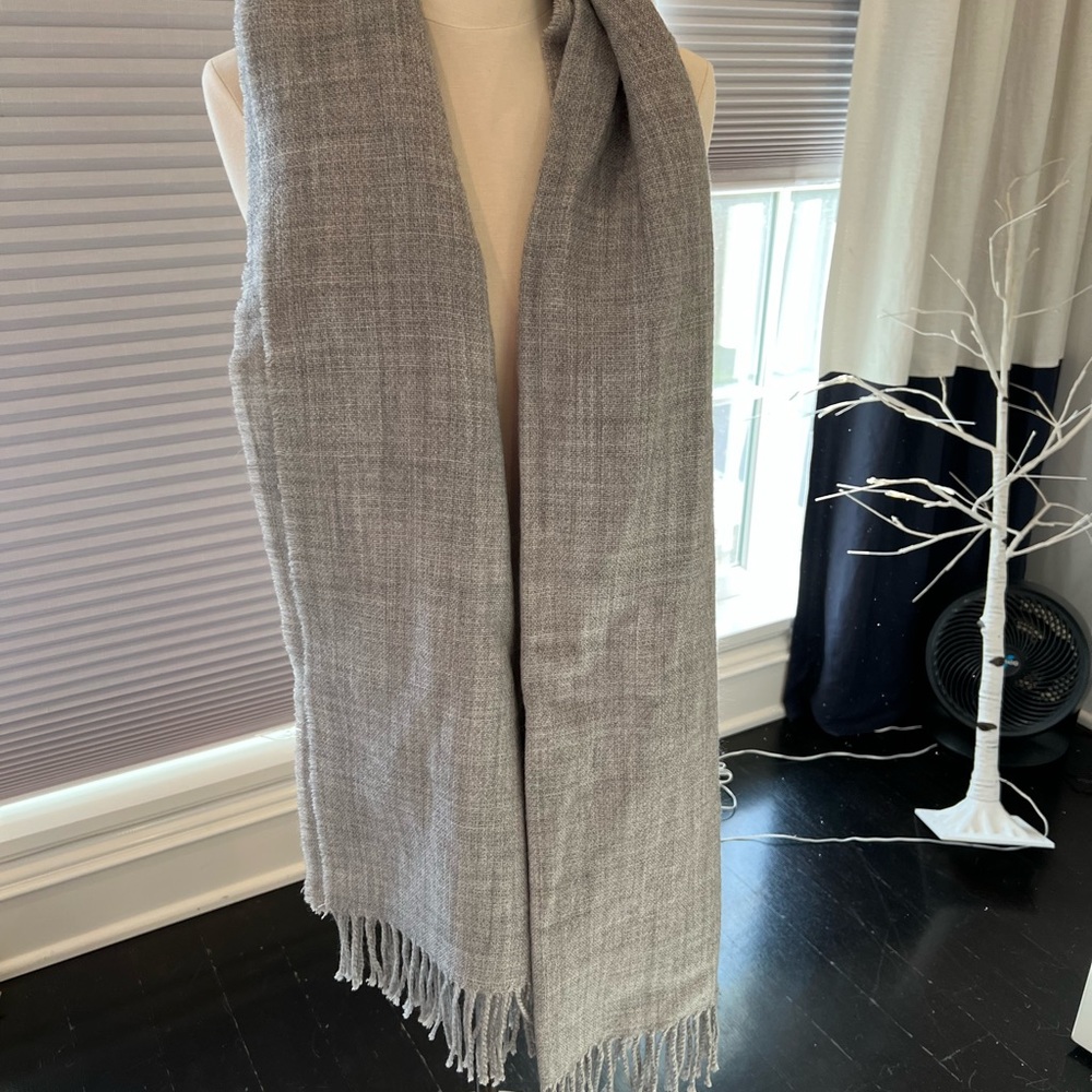 Aritzia grey scarf